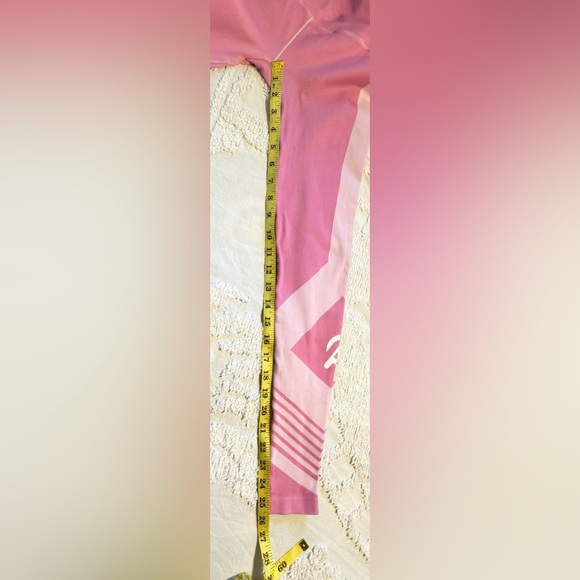 Peloton Pink Workout Ensemble - Picture 6 of 8